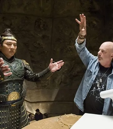 Jet Li and Rob Cohen in The Mummy Tomb of the Dragon Emperor (2008)