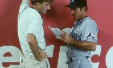 Dennis Quaid and John Lee Hancock in The Rookie (2002)