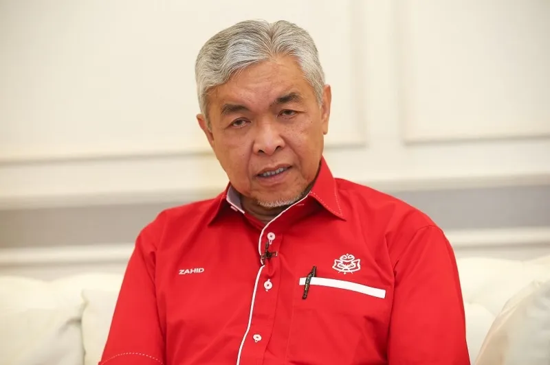 Umno assembly gives the nod to no-contest motion, Zahid, Tok Mat to remain party's top two